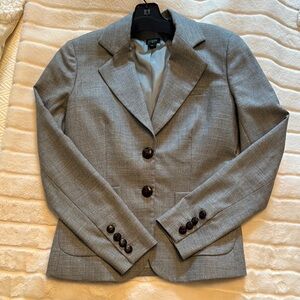 Chic Gray Blazer with Dark Buttons